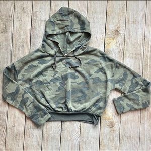 BP. By Nordstrom crop camo hoodie sweatshirt sz Small (juniors)